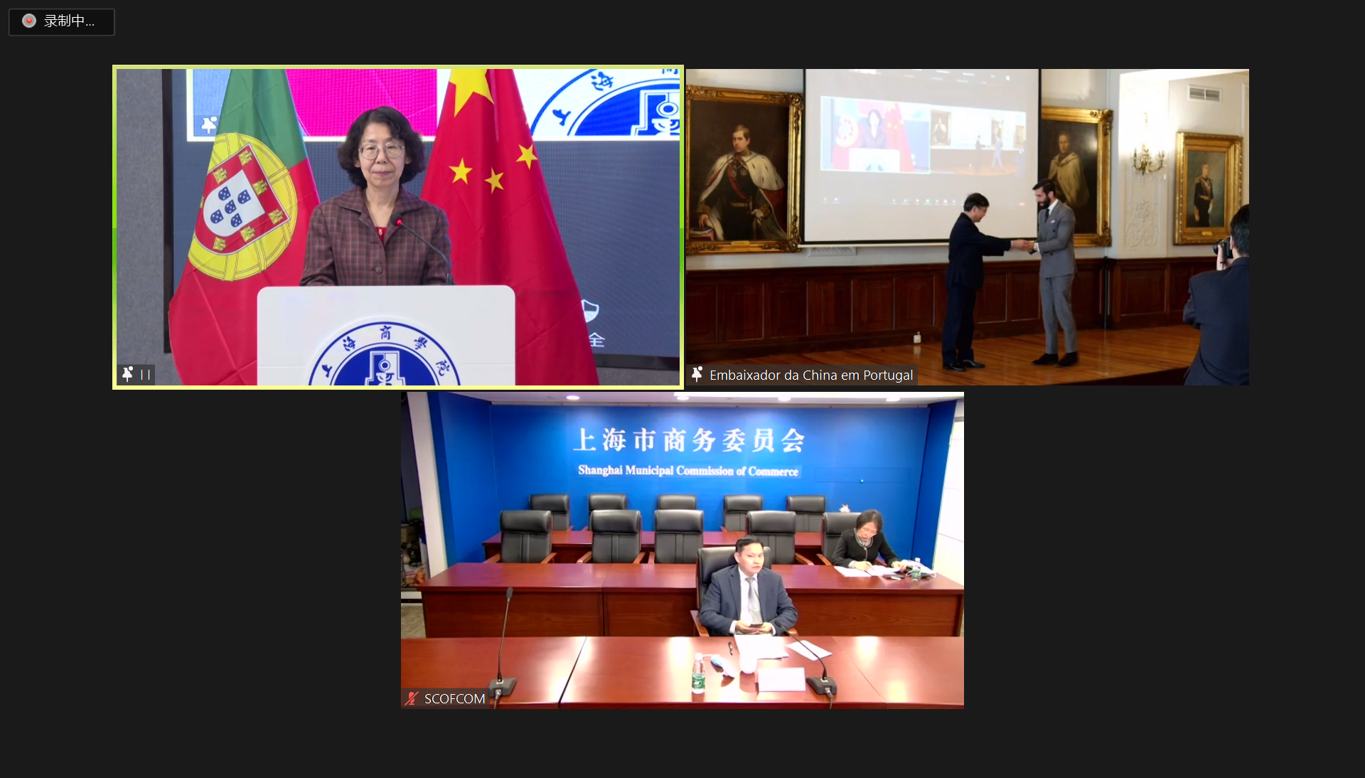 图为赵本堂大使为学员颁发结业证书