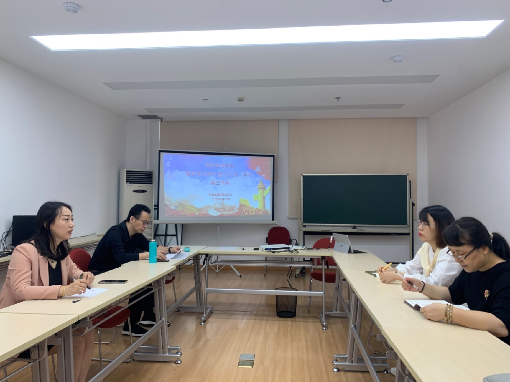 图为学习现场 图为学习现场