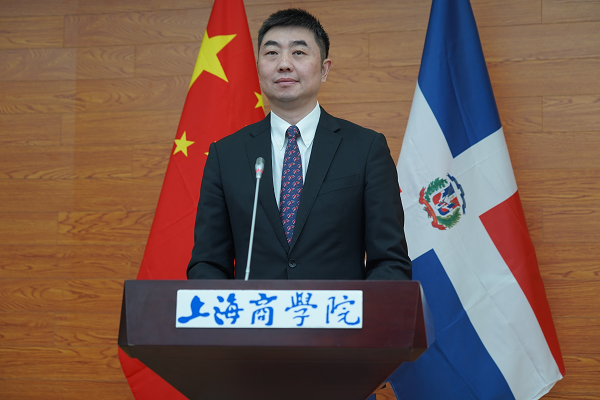 图为陈巍发言 图为陈巍发言