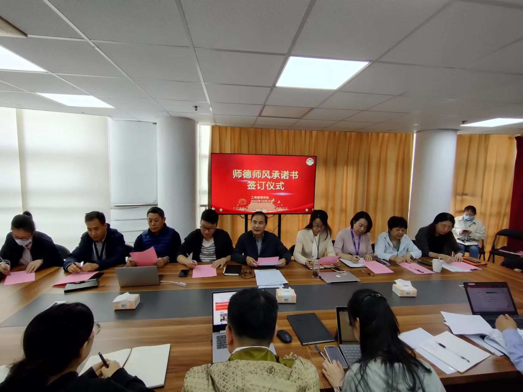 图为签约仪式现场 