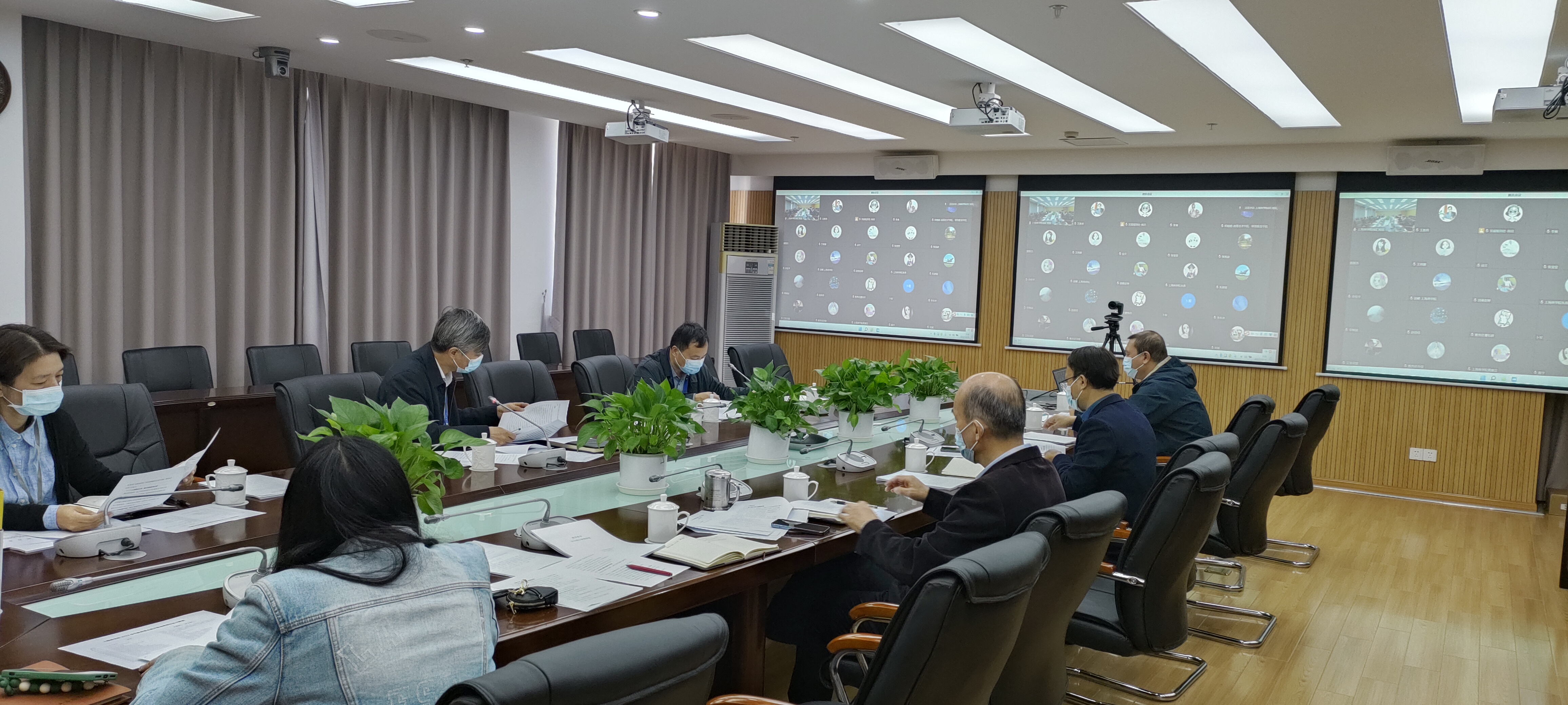 图为会议现场 图为会议现场