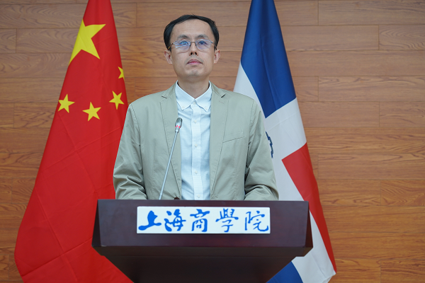 图为房蒙发言 图为房蒙发言