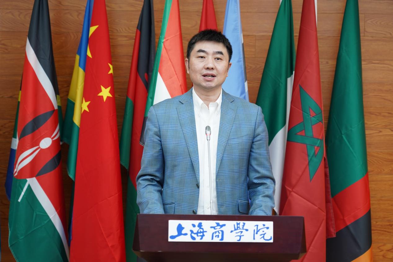 图为陈巍发言 图为陈巍发言