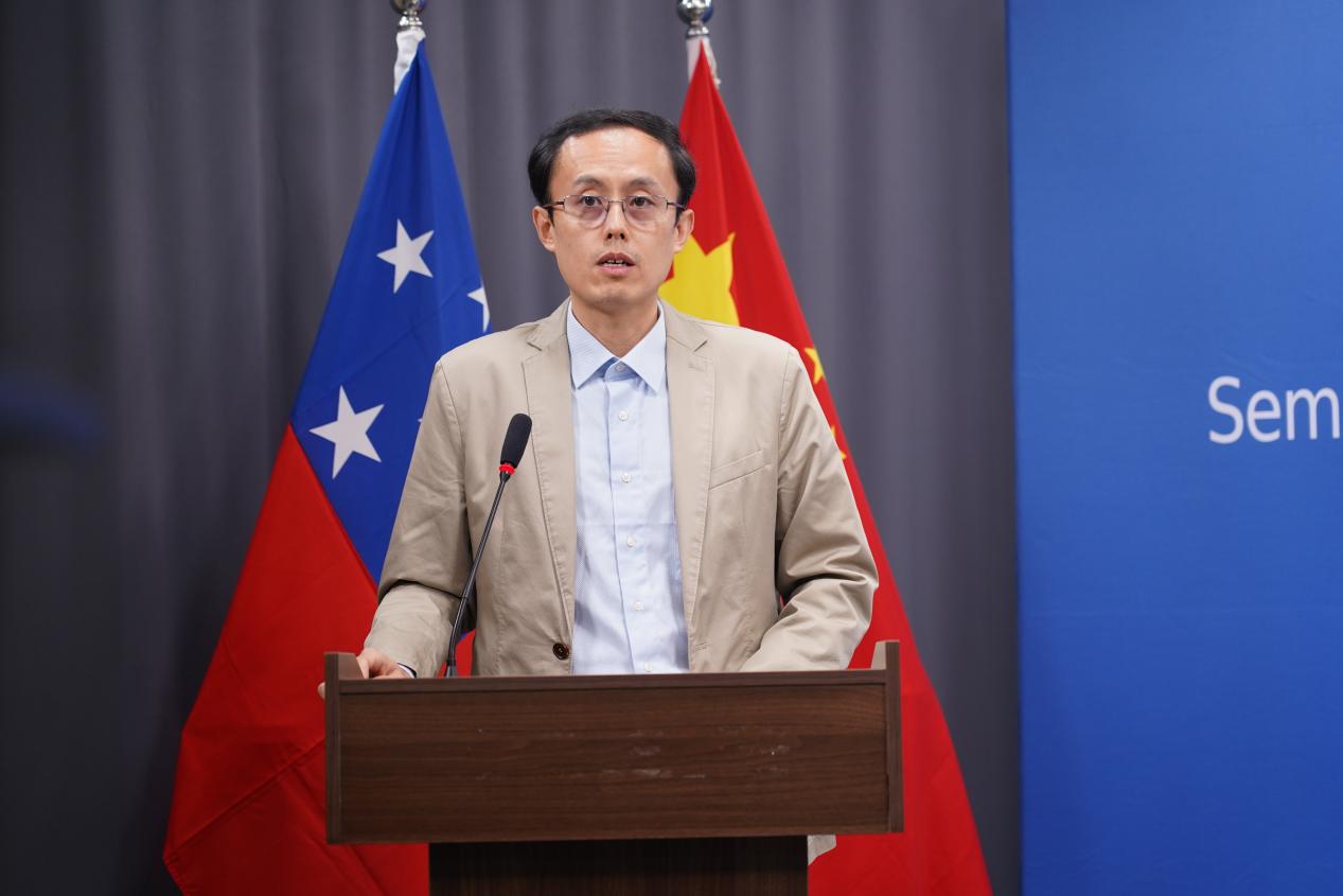 图为房蒙发言 图为房蒙发言