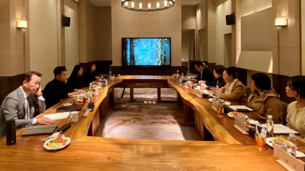 姜红院长一行与远洲集团亲切会谈 姜红院长一行与远洲集团亲切会谈