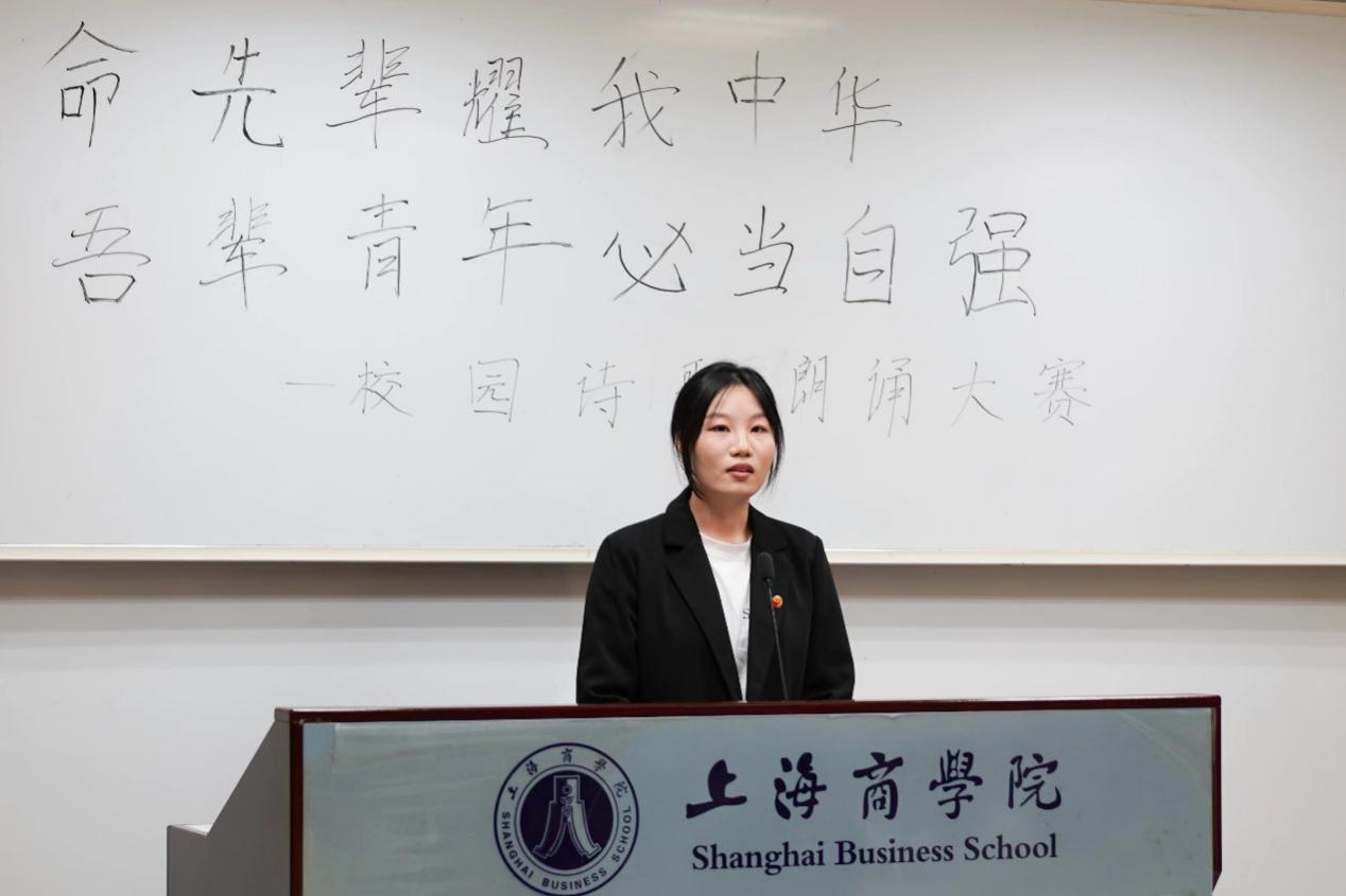 (图为朗诵现场) (图为朗诵现场)