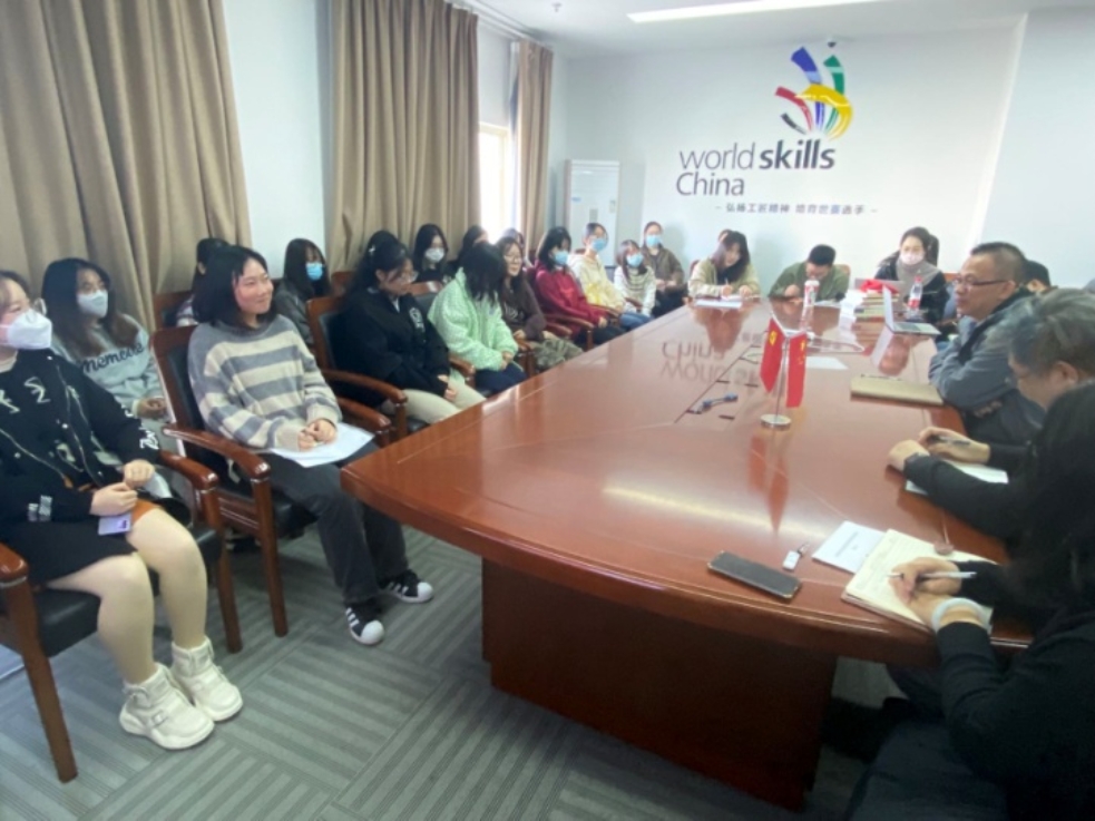 与会师生交流发言 与会师生交流发言