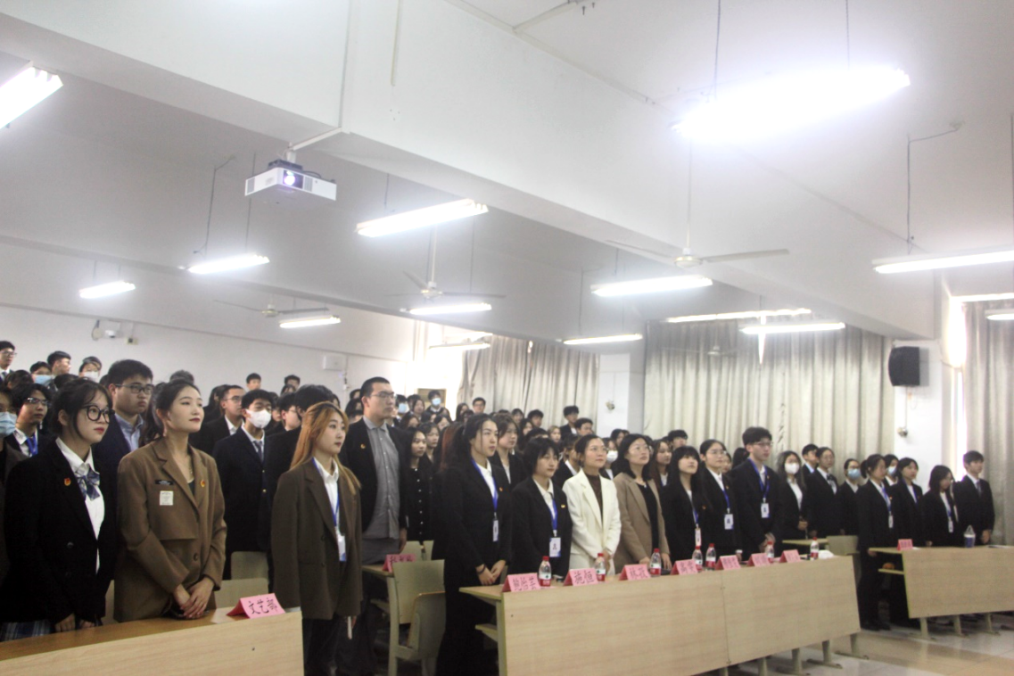 (图为齐唱团歌) (图为齐唱团歌)