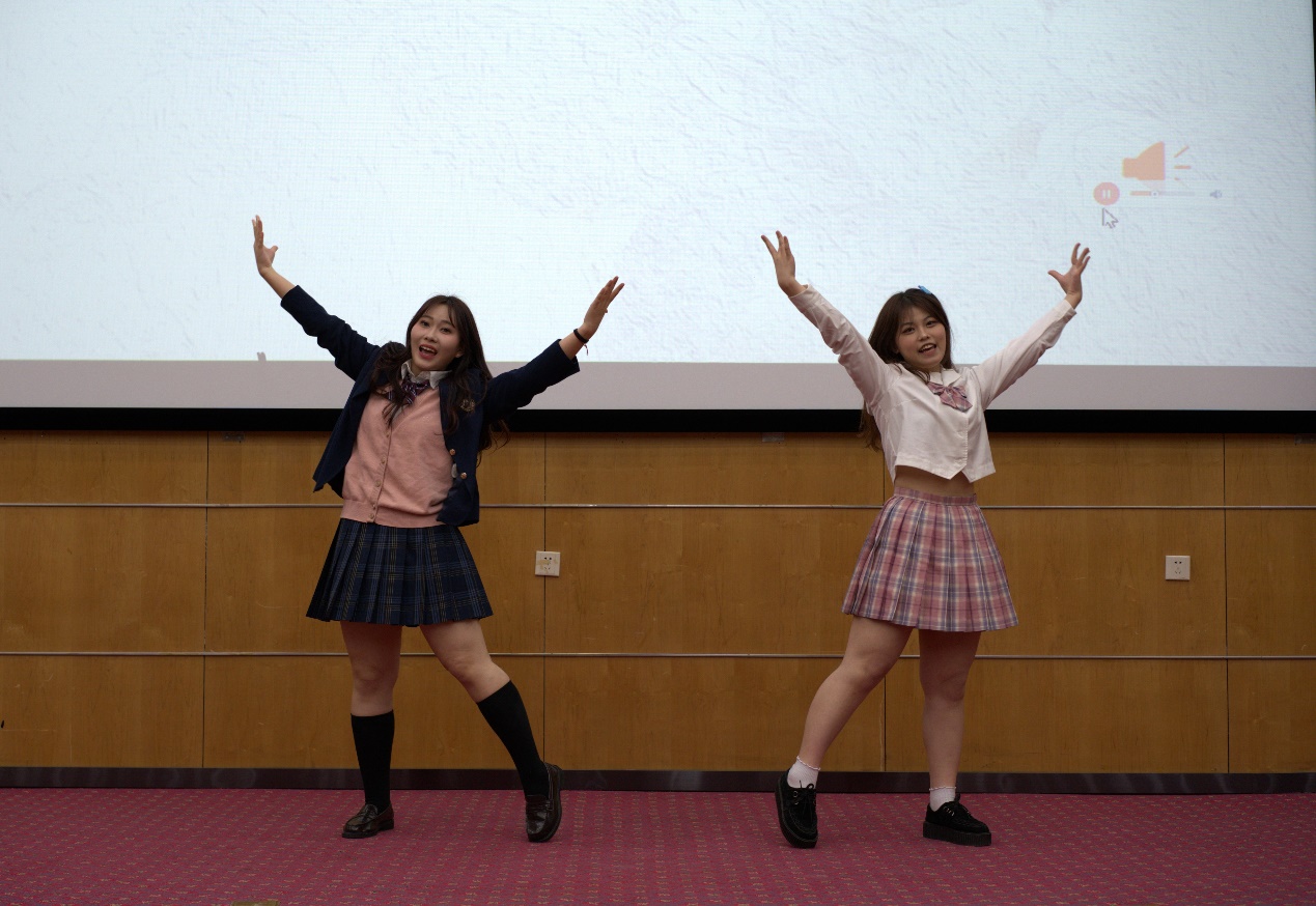 (图为星契约cosplay社的表演现场) (图为星契约cosplay社的表演现场)