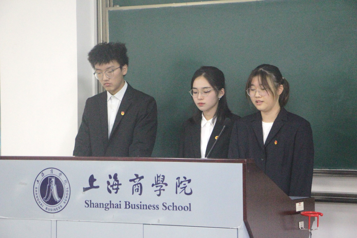 (图3:宣传部、体育部、生活权益部的代表发言) (图3:宣传部、体育部、生活权益部的代表发言)