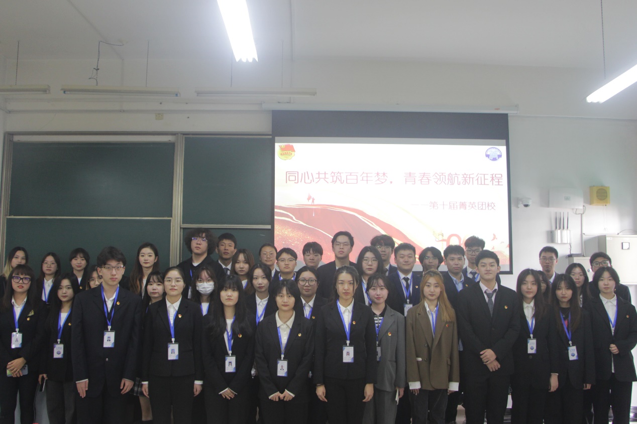 (图为主席团与部长合影) (图为主席团与部长合影)