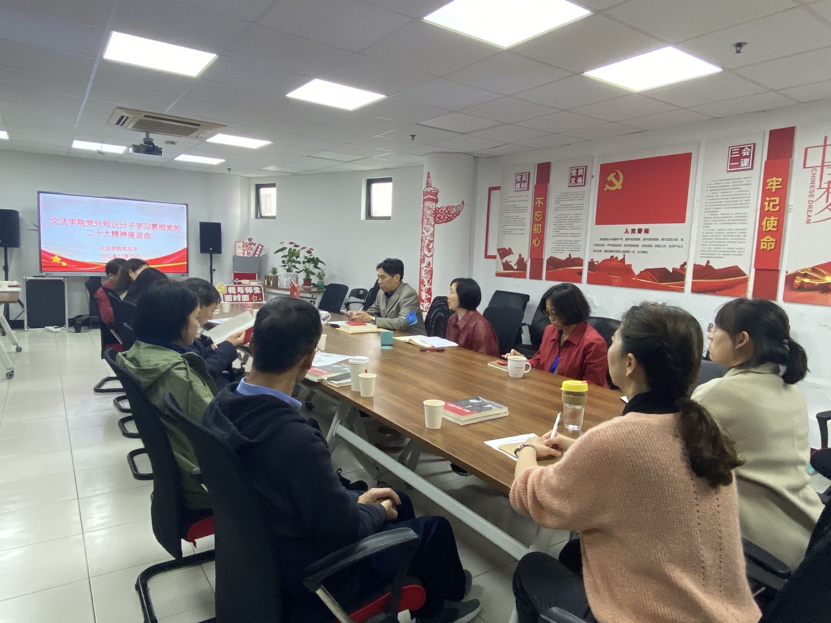 座谈会现场 座谈会现场