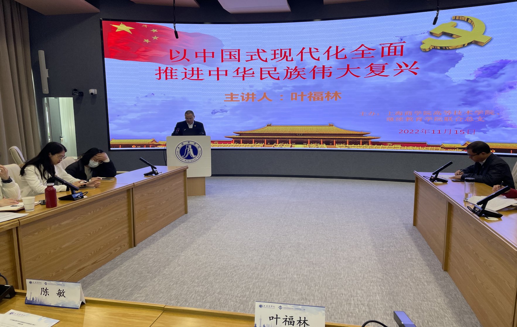 图为讲座现场 图为讲座现场