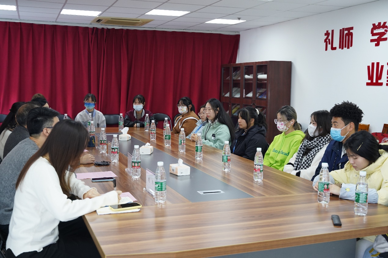 图为活动现场 图为活动现场