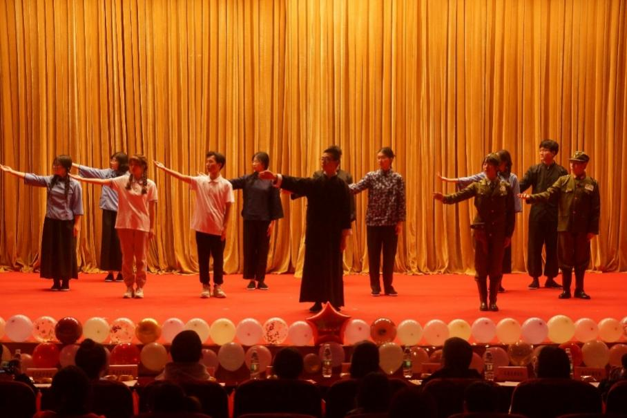 艺术设计学院:《青年楷模——恽代英》 艺术设计学院:《青年楷模——恽代英》