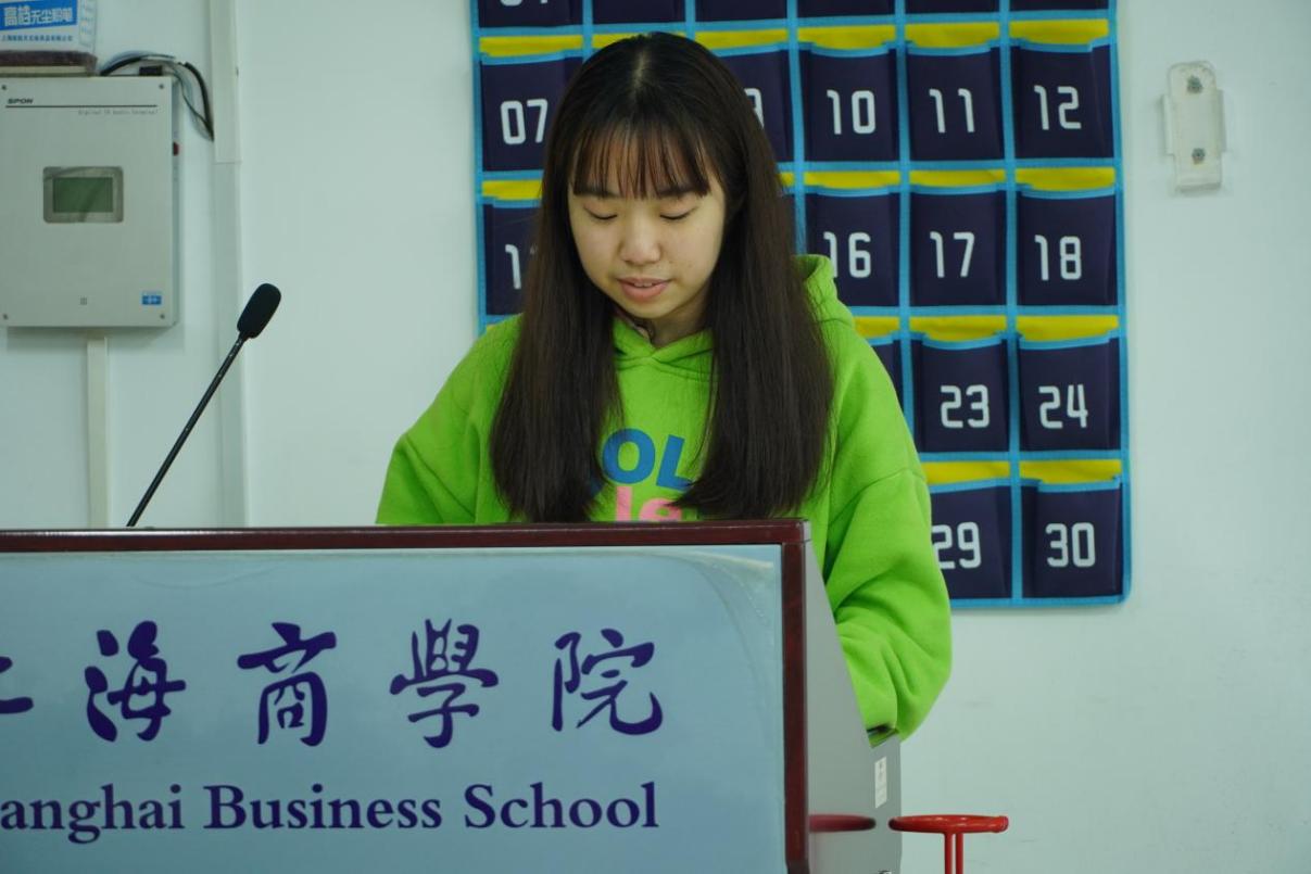 (图为小组成员进行答辩) (图为小组成员进行答辩)