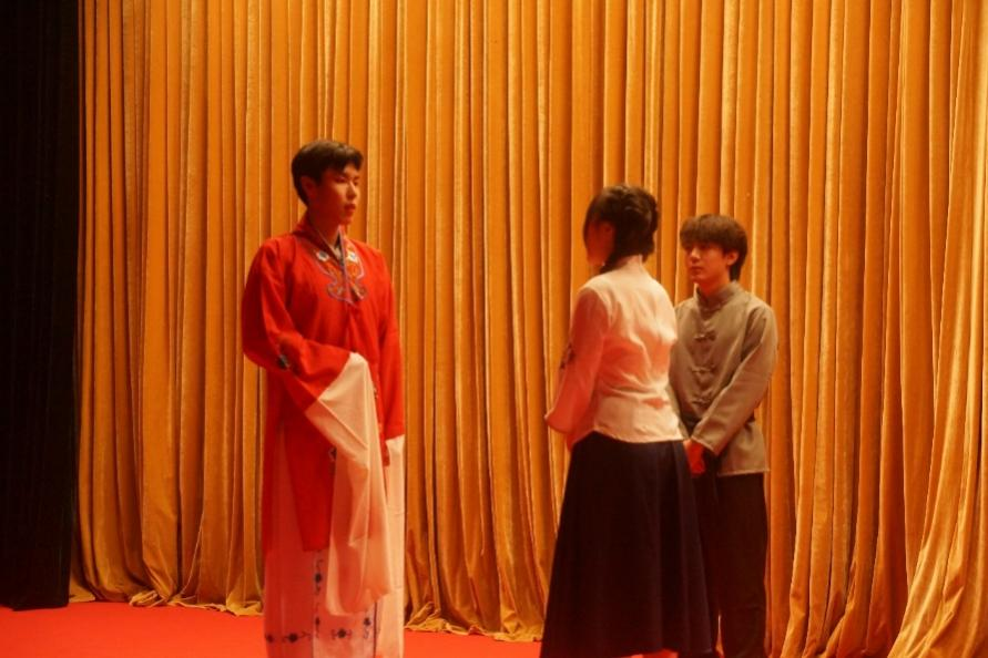 商务外语学院:《烈焰重生》 商务外语学院:《烈焰重生》