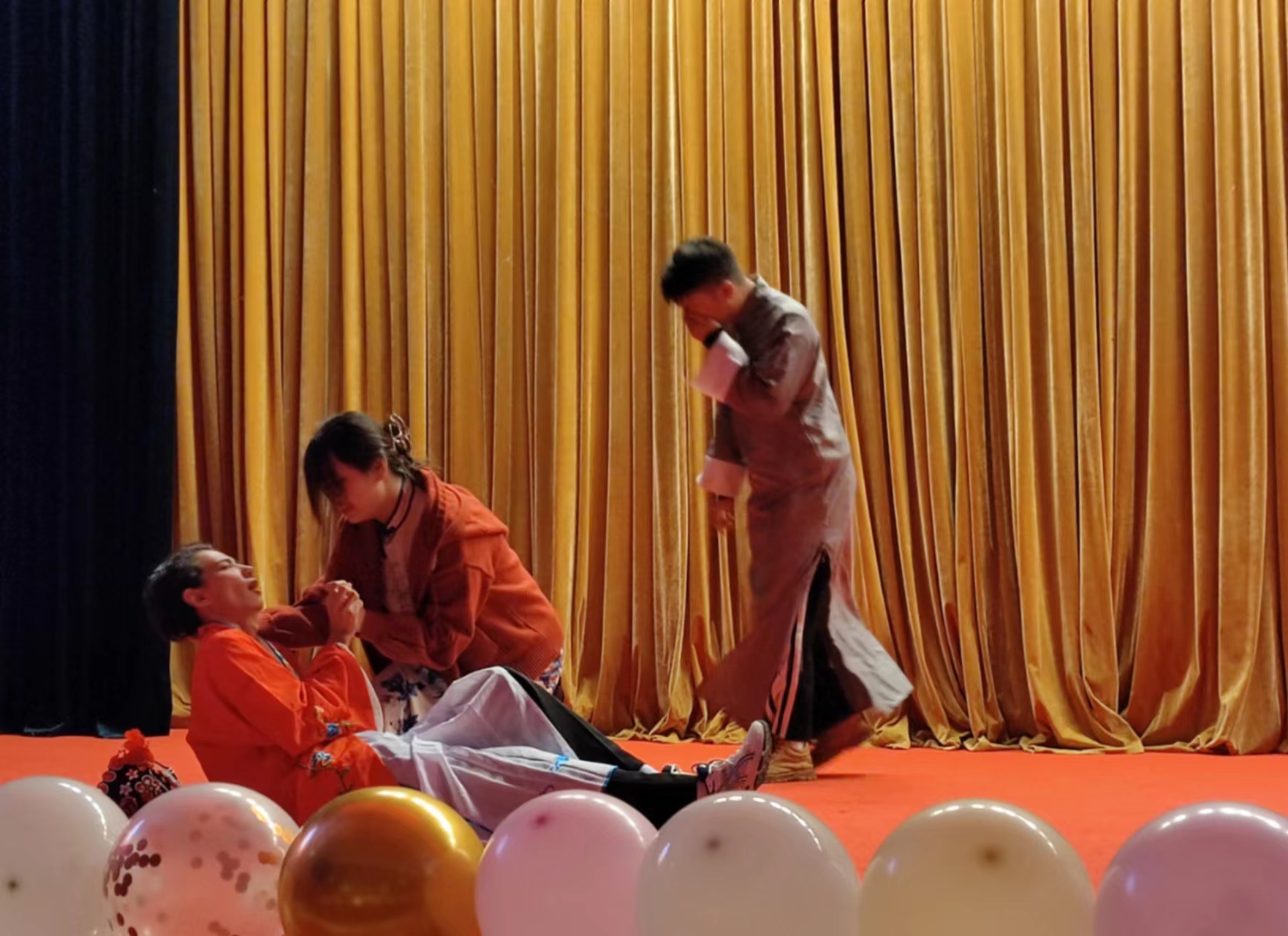 商务信息学院:《位卑未敢忘忧国》 商务信息学院:《位卑未敢忘忧国》