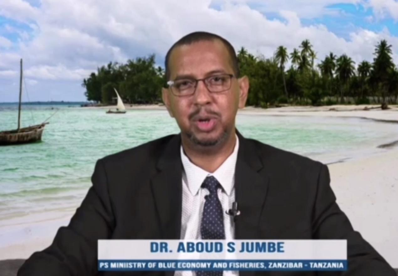 图为学员代表发言 图为学员代表发言