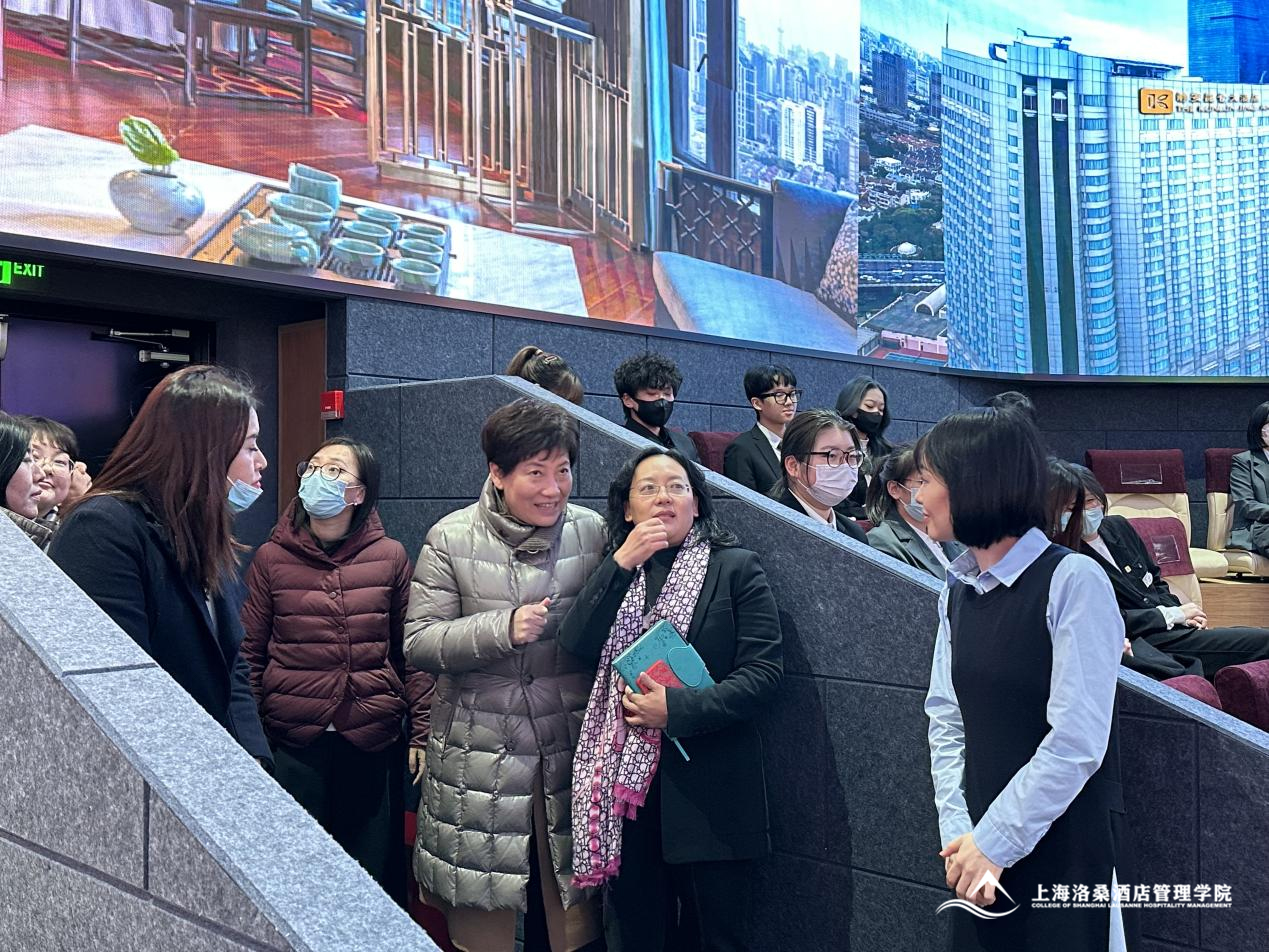 图为洪主席、劳书记来现场观摩 图为洪主席、劳书记来现场观摩