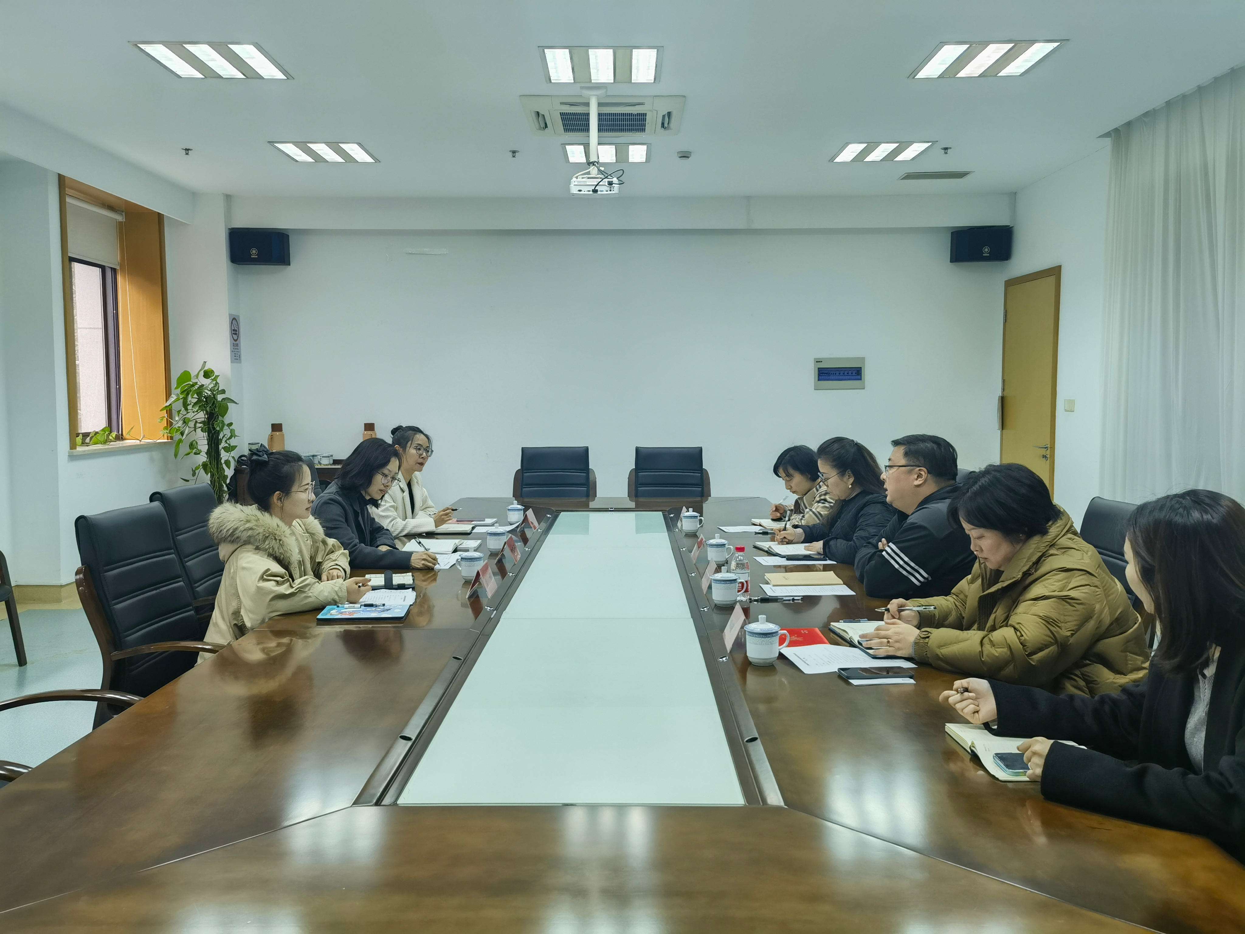 校团委一行在南桥镇社区文体活动服务中心调研 校团委一行在南桥镇社区文体活动服务中心调研