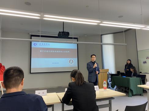 图为李志刚院长现场发言 图为李志刚院长现场发言