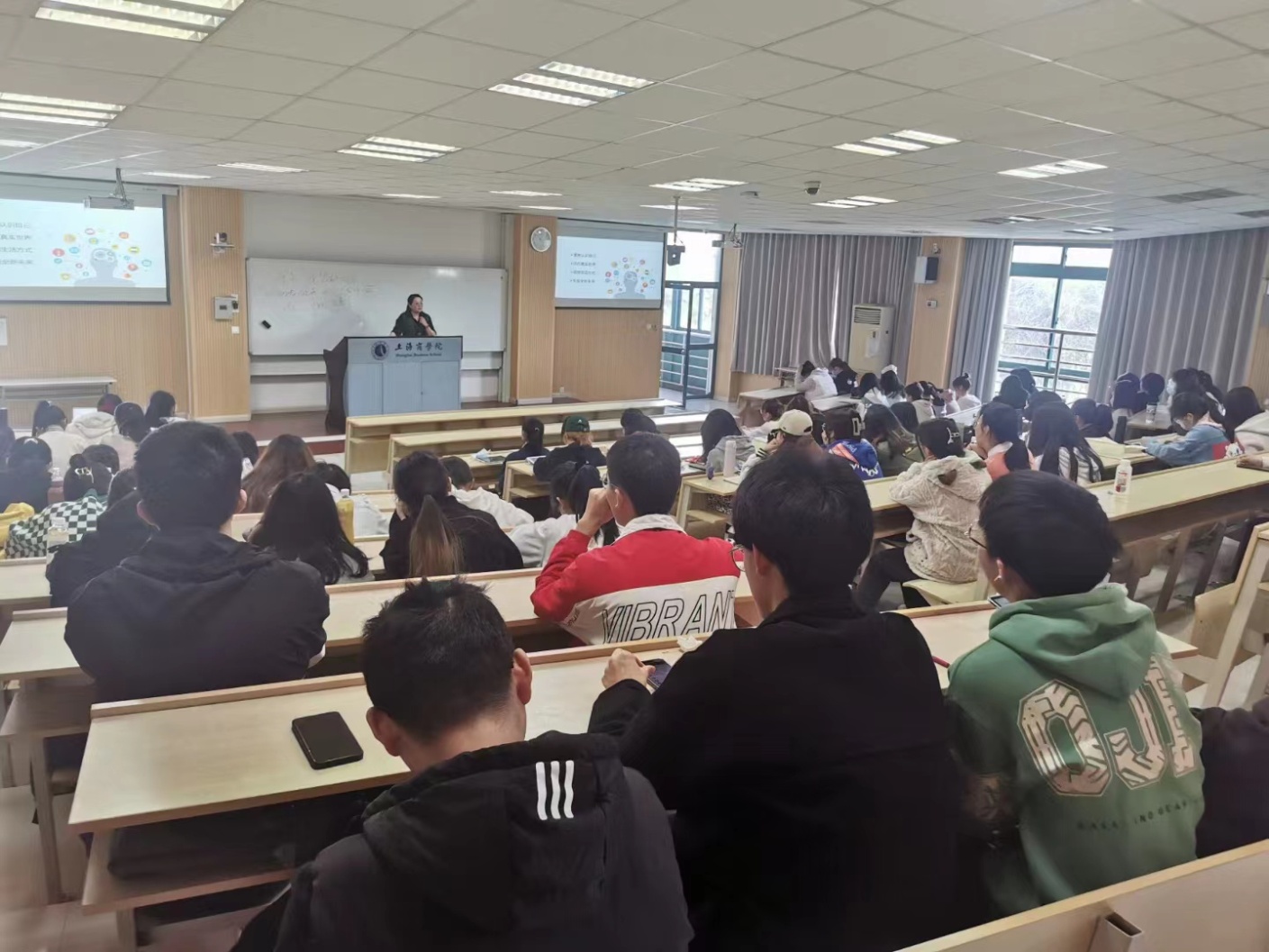 图为讲座现场 图为讲座现场