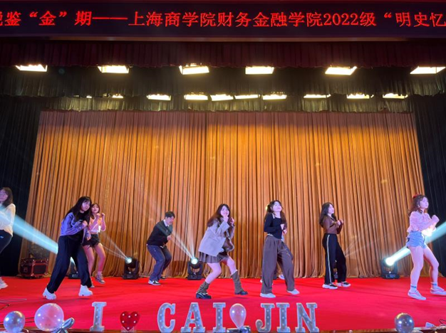 图为舞蹈串烧表演 图为舞蹈串烧表演