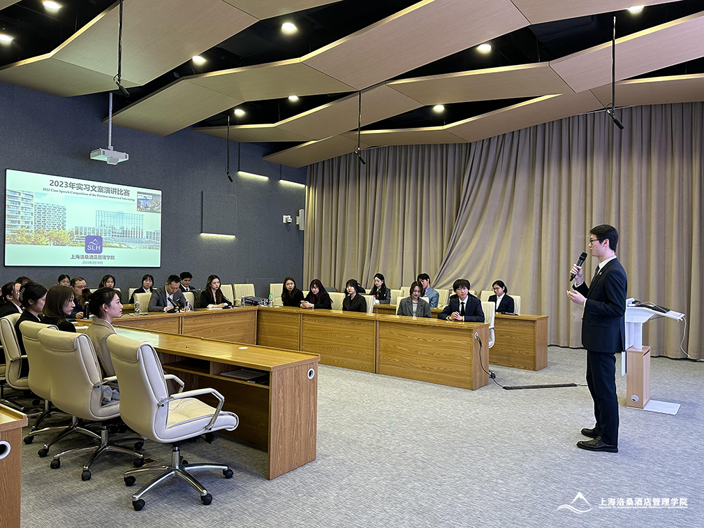 图为参赛选手进行演讲 图为参赛选手进行演讲