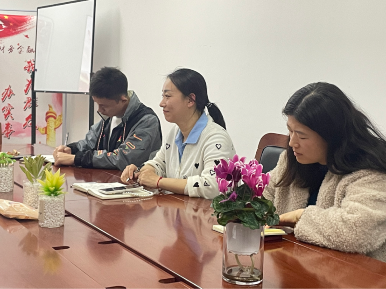 图为活动现场 图为活动现场