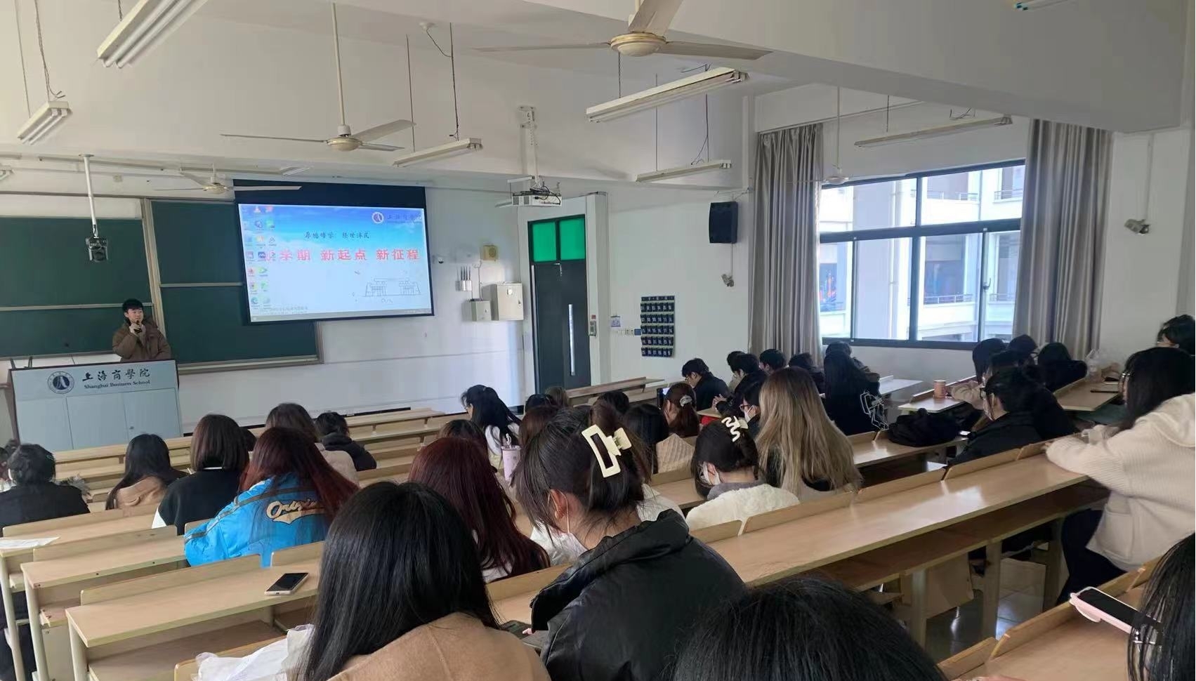 辅导员 董健鹏发言