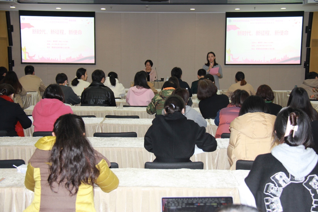 图为伊铭书记主持开班 图为伊铭书记主持开班