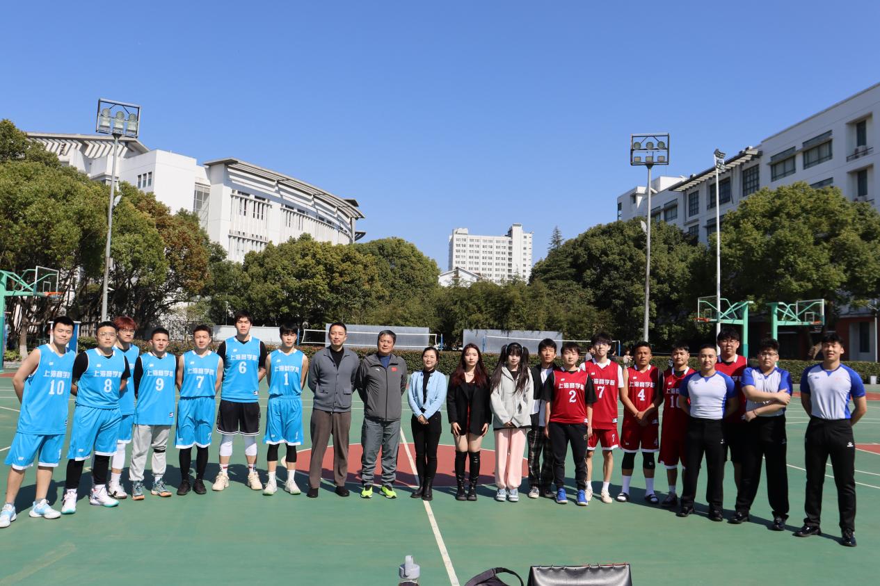 图为活动合影留念 图为活动合影留念