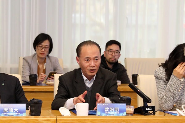 上海神东船务有限公司副总经理欧阳明发言