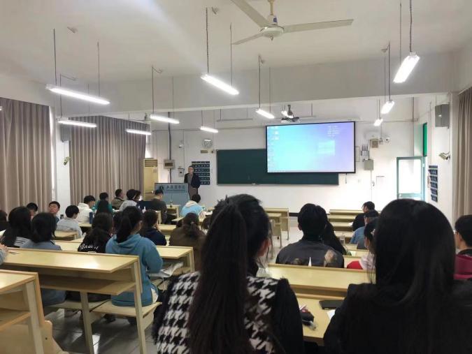 辅导员开展主题教育班会 辅导员开展主题教育班会