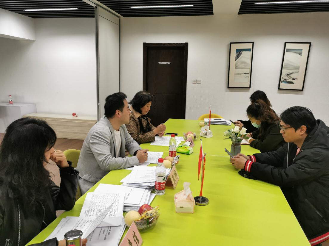 与会专家与重点项目团队指导教师开展了专题研讨会 与会专家与重点项目团队指导教师开展了专题研讨会