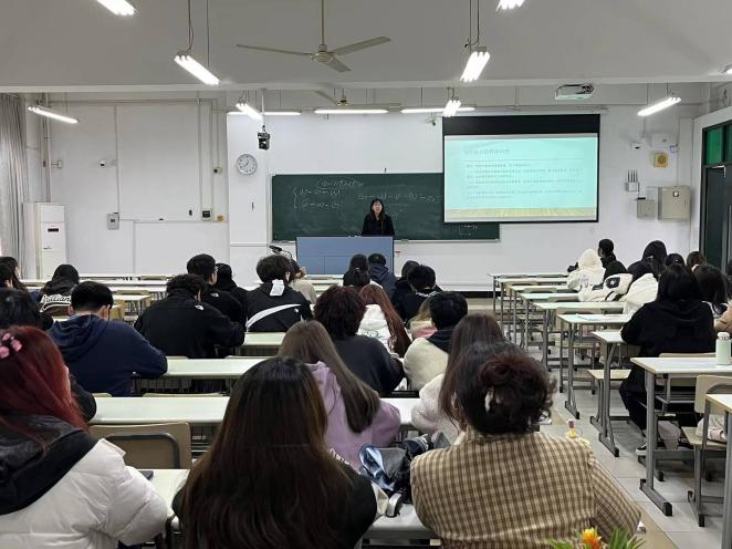 辅导员开展主题教育班会 辅导员开展主题教育班会