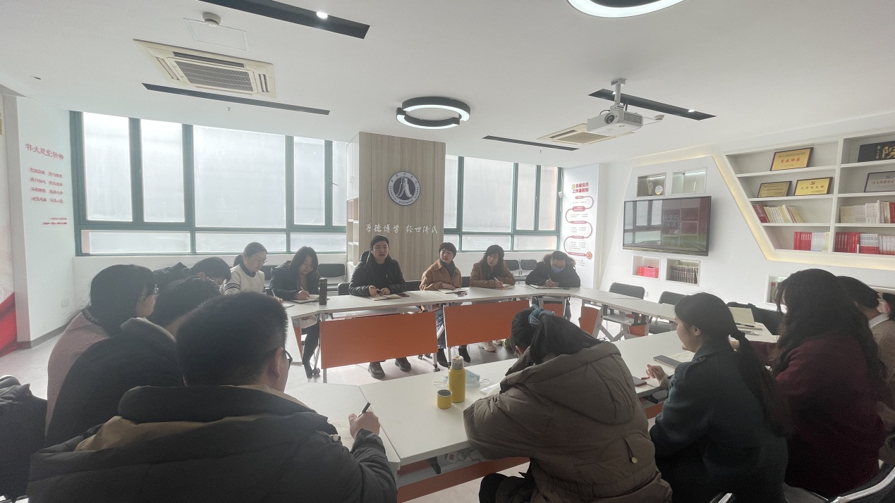 商务经济学院召开青年座谈会 商务经济学院召开青年座谈会