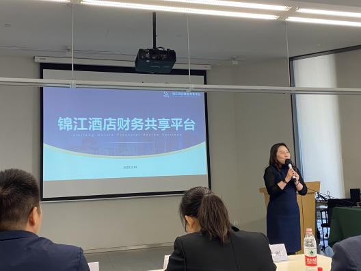 图为王磊副总裁现场发言 图为王磊副总裁现场发言