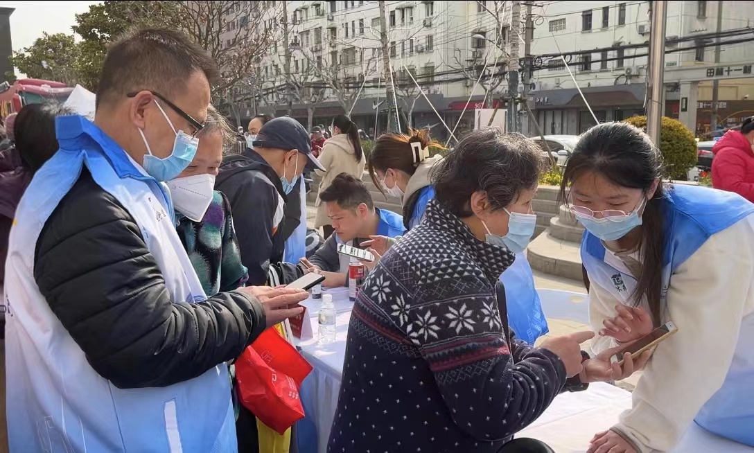 老年人智能手机使用疑难解答现场 老年人智能手机使用疑难解答现场