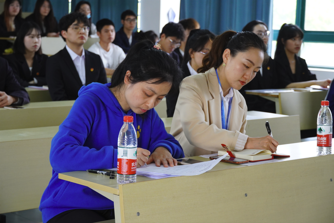 出席本次结业仪式的嘉宾