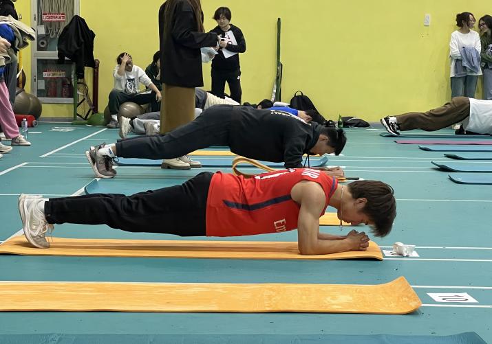 男子组在比赛 男子组在比赛