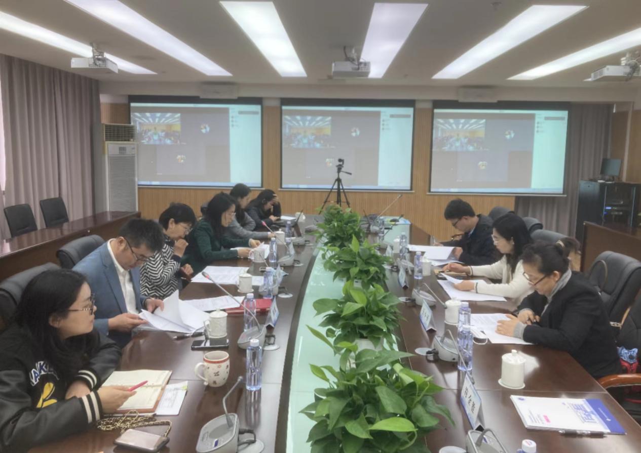 图为线下会议现场 图为线下会议现场