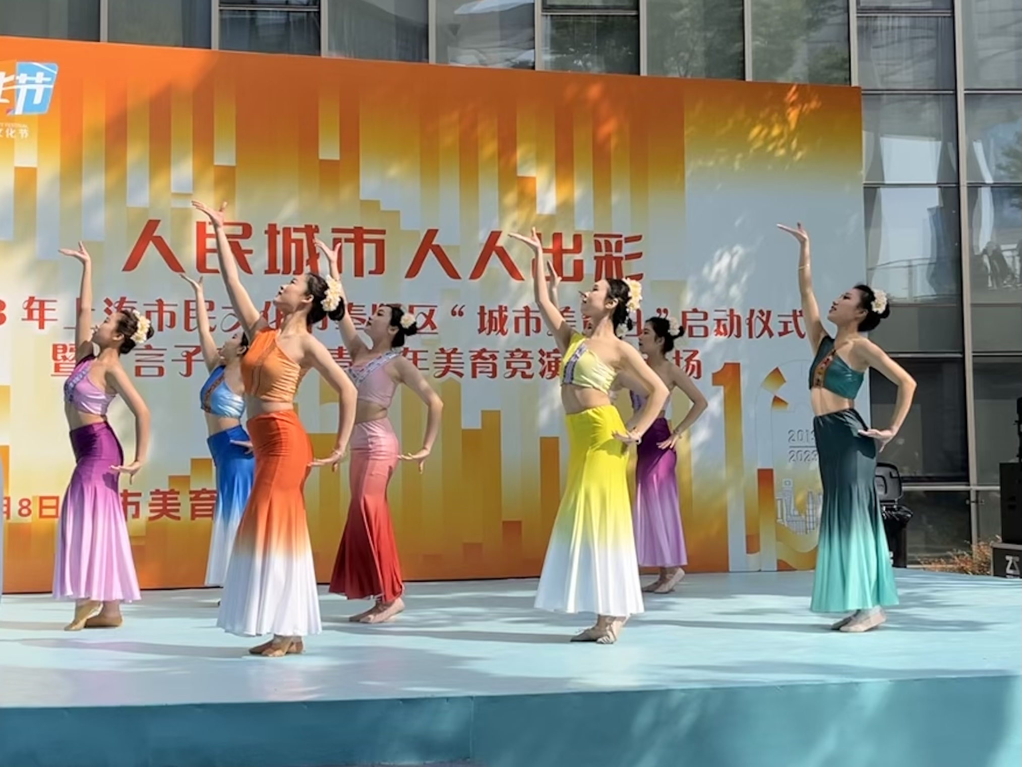 我校大学生艺术团舞蹈队表演傣族舞蹈 我校大学生艺术团舞蹈队表演傣族舞蹈