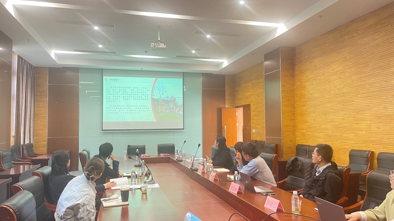 张期陈副院长介绍学院情况