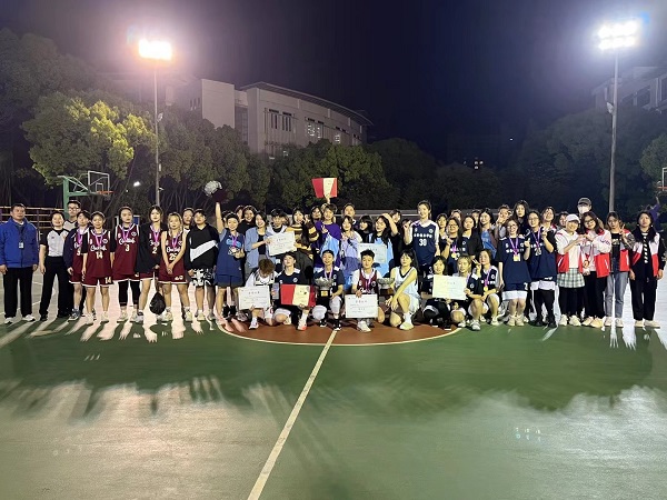 所有参赛人员合影