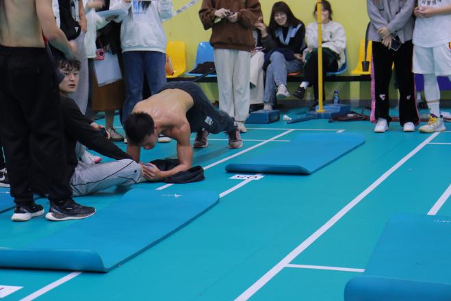 男子组决赛现场 男子组决赛现场