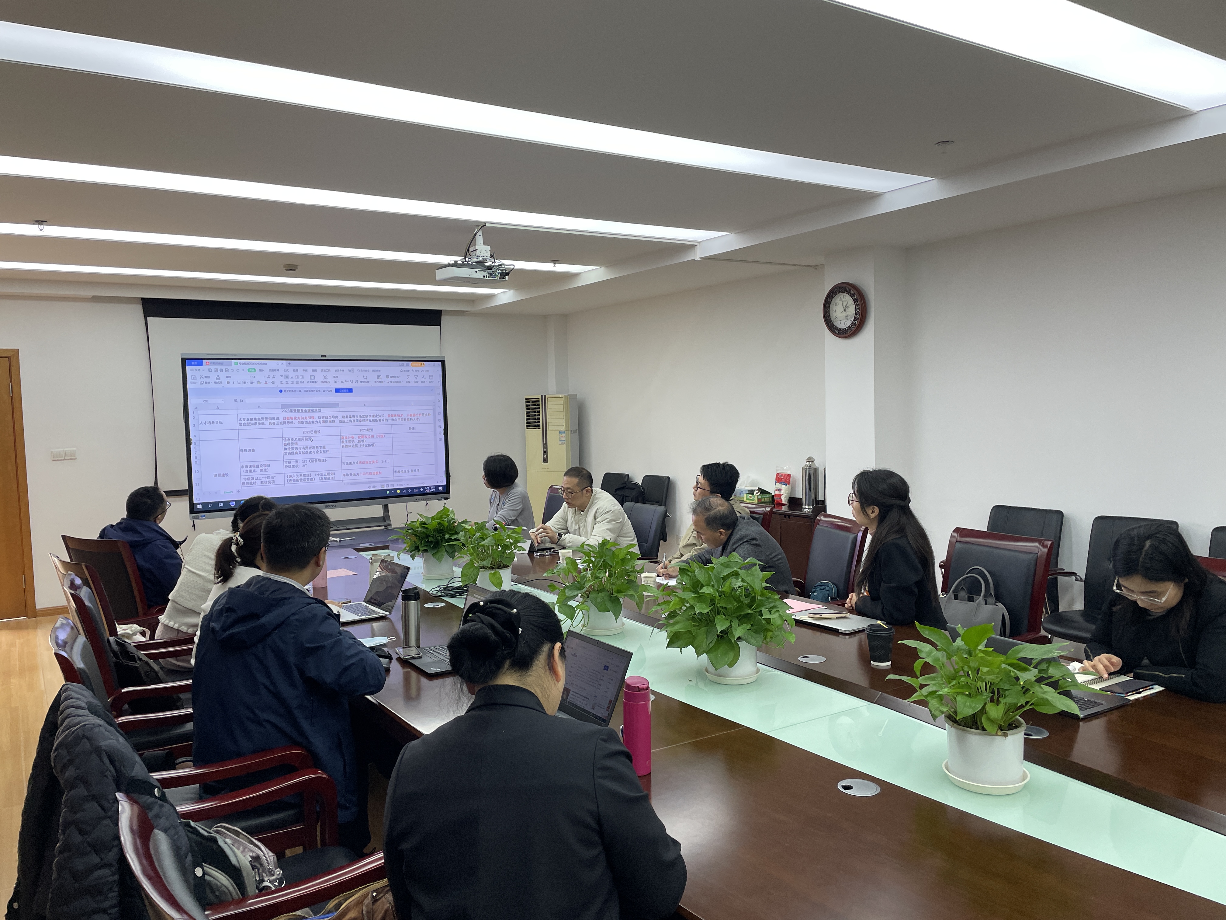 图为各系主任汇报专业建设规划 图为各系主任汇报专业建设规划