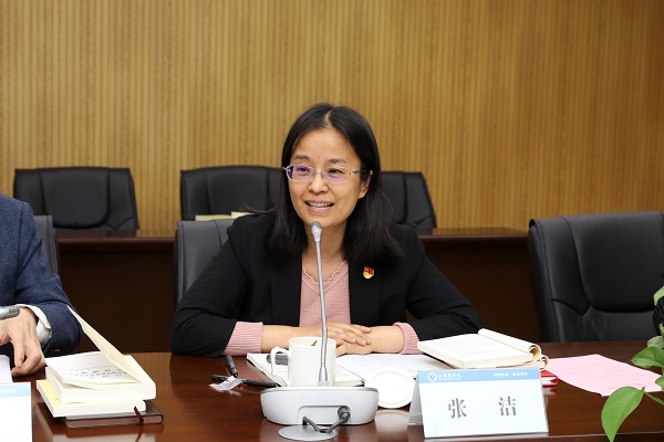 党委副书记、纪委书记张洁对《习近平新时代中国特色社会主义思想学习纲要》进行了导读