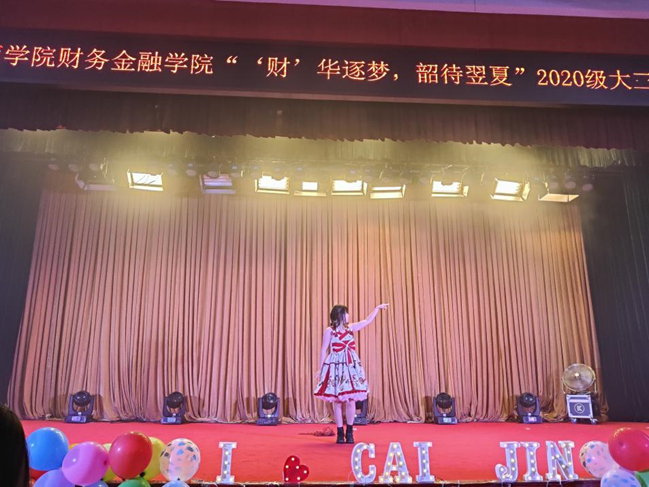 图为欢送会现场